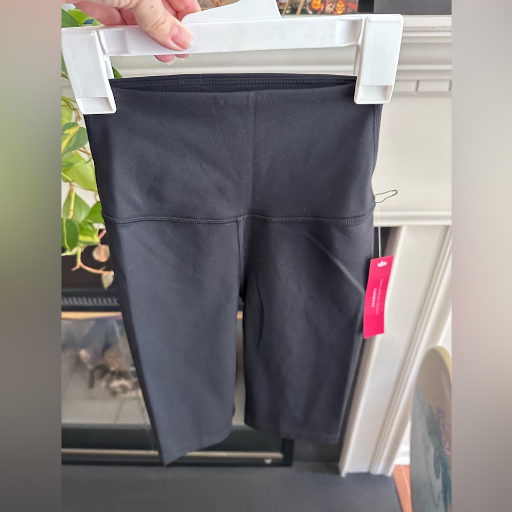 Carbon38 High Rise Biker Short In Diamond Compression - Picture 4 of 6